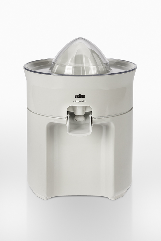 Braun Juicer in white infront of white background