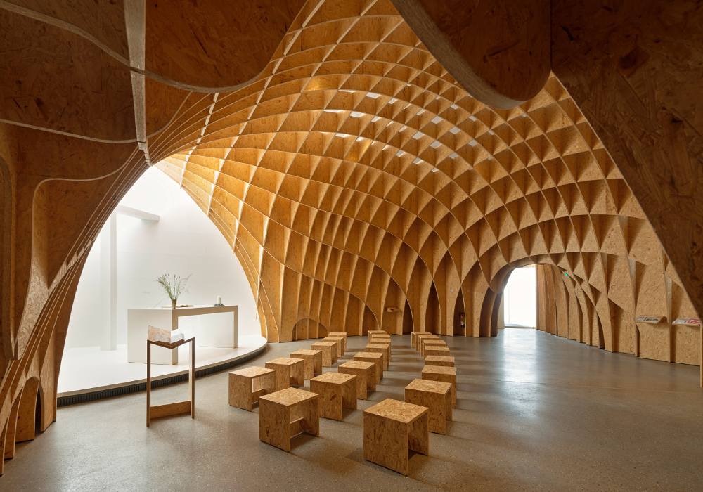The wooden interior of the Siegerland motorway church suggests movement.