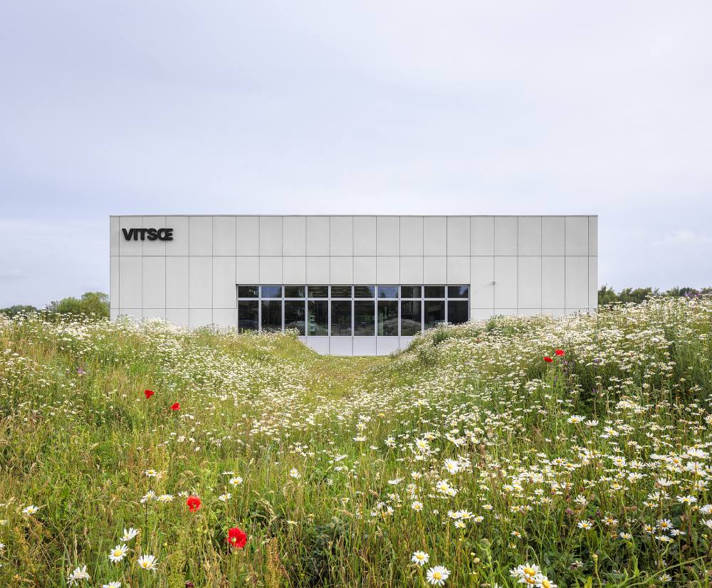 Kim Wilkie-designed landscape surrounding Vitsœ’s production building.