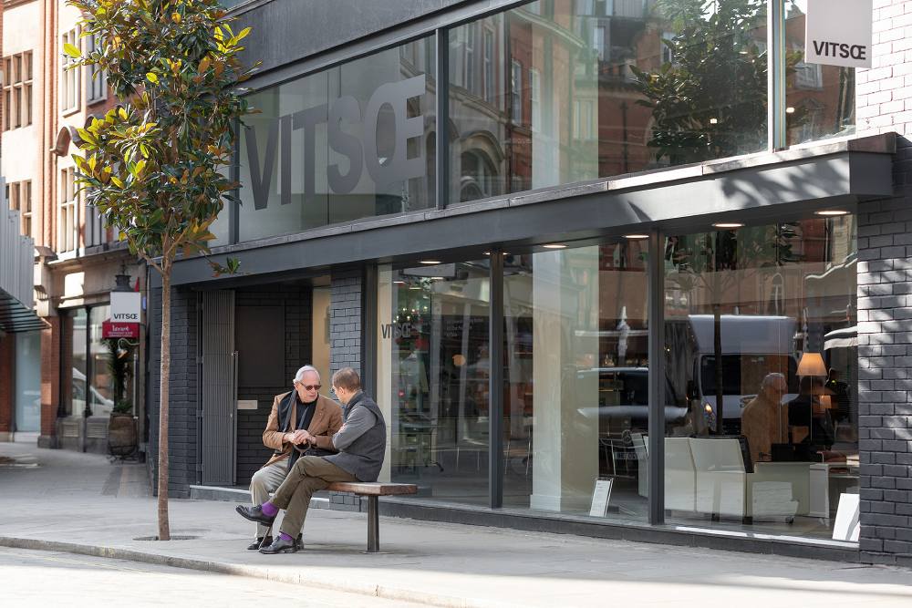 Dieter Rams and Mark Adams in conversation outside the Vitsœ shop in London, 2019.