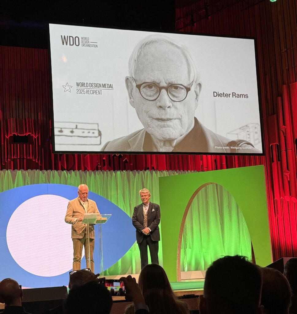 Thomas Garvey, President of the WDO, and Klaus Klemp during the laudatory speech at WDO.