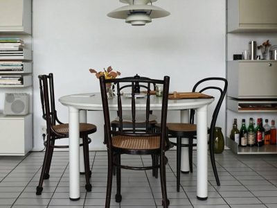 Die PH5 im Rams-Haus über dem Vitsœ-Esstisch 720. Foto: Cassandra Peters © rams foundation