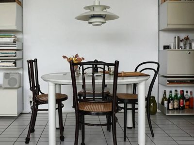 The PH5 in the Rams House above the Vitsœ 720 dining table. Photo: Cassandra Peters © rams foundation