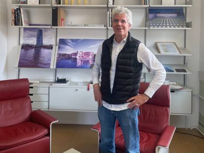 Till Schneider Foto GT_cut Architect Till Schneider at the Frankfurt headquarters of schneider+schumacher